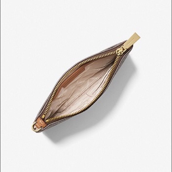 Brand new Michael Kors Medium Logo Wristlet - Picture 2 of 3